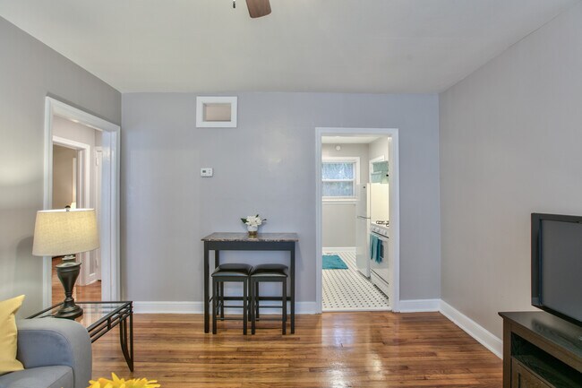 Photo - 910 Hillcrest Apartments