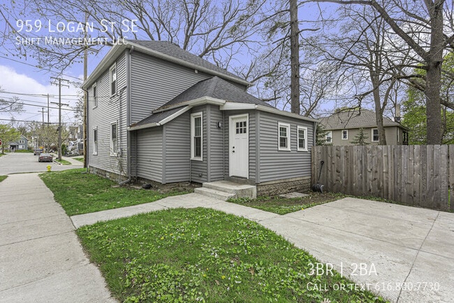 Photo - 959 Logan St SE
