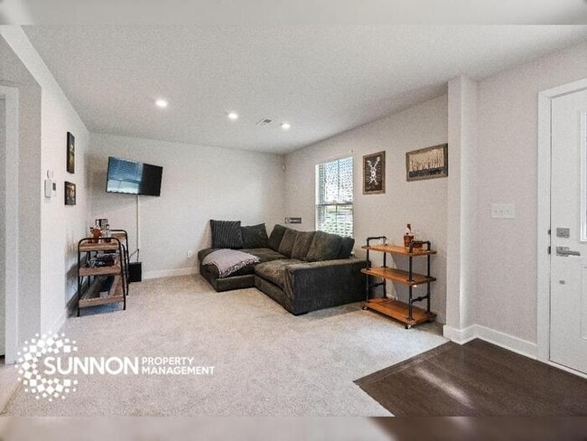 Photo - Beautiful Oakhurst 3BR Townhome