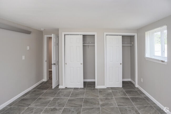3BR, 1.5BA - 927 SF