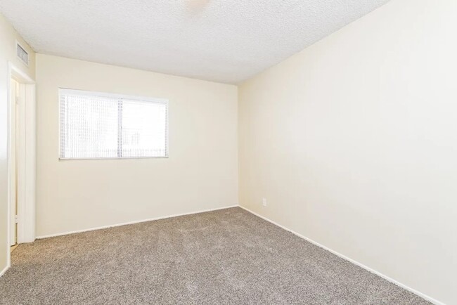 Photo - 8137 Darby Ave