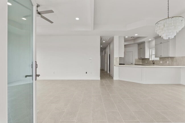 Building Photo - 512 2nd St