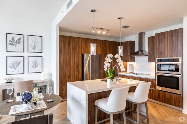 1 BR, 1 BA - 822SF