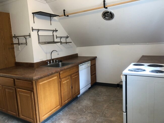 Photo - 320 SE High St