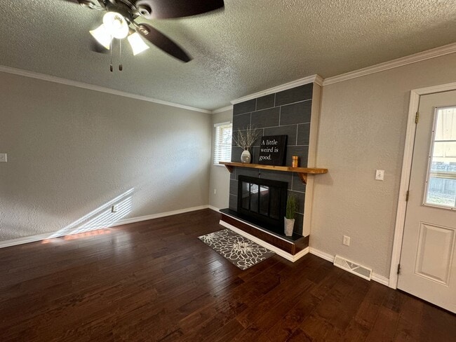 Photo - Gorgeous 3 bedroom, 2 bath home in a great Springfield neighborhood!