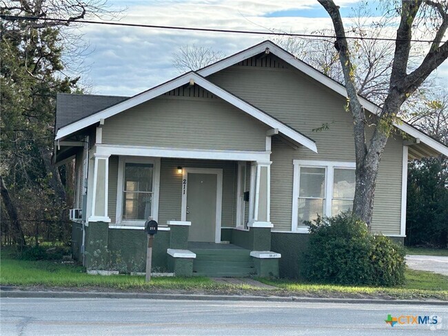 Building Photo - 211 E Kingsbury St Rental