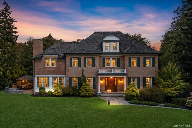 Building Photo - 2 Heathcote Dr