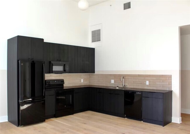 Photo - 30 W Broad St