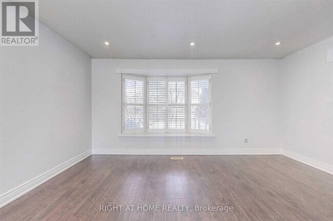 Photo - 54 Penwick Crescent