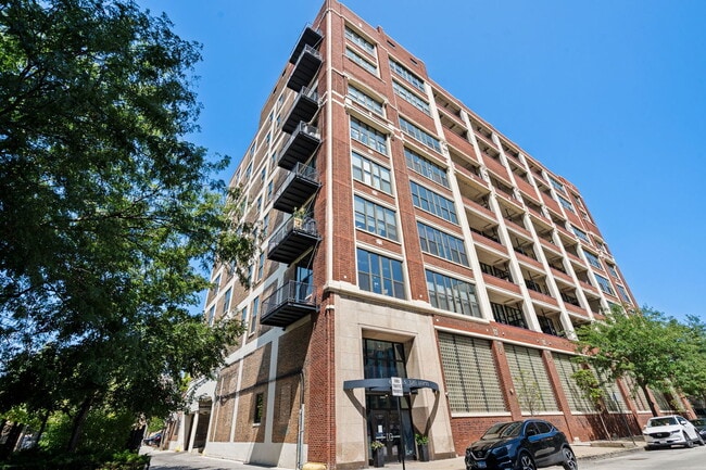 Building Photo - 320 E 21st St Unit 808