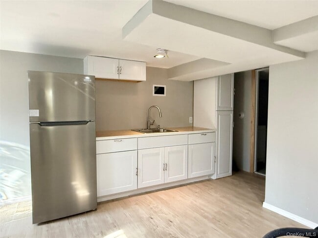 Building Photo - 220 Furrows Rd Unit 1 Rental