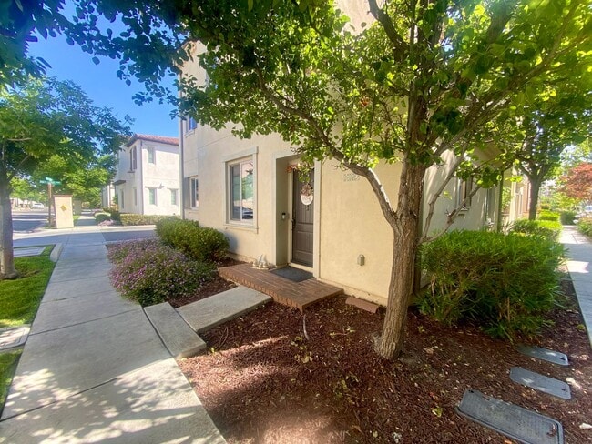 Building Photo - Modern Fremont Home with Expansive Loft for Rent!
