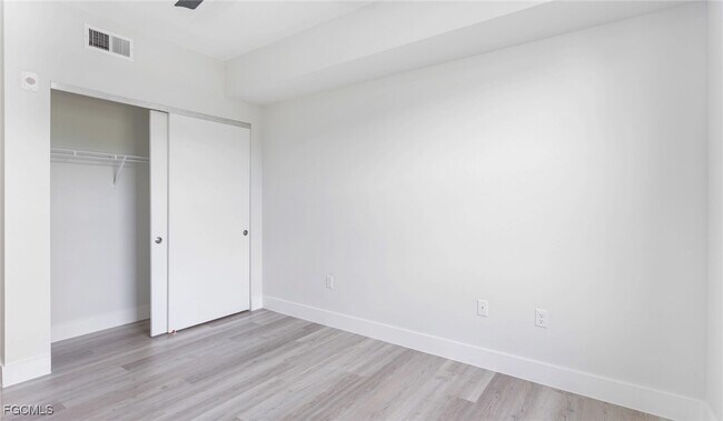 Building Photo - 22980 Vista Edera Cir Unit 3-407