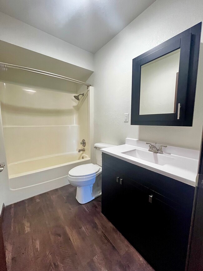 Photo - Park St Apartments Unit 5