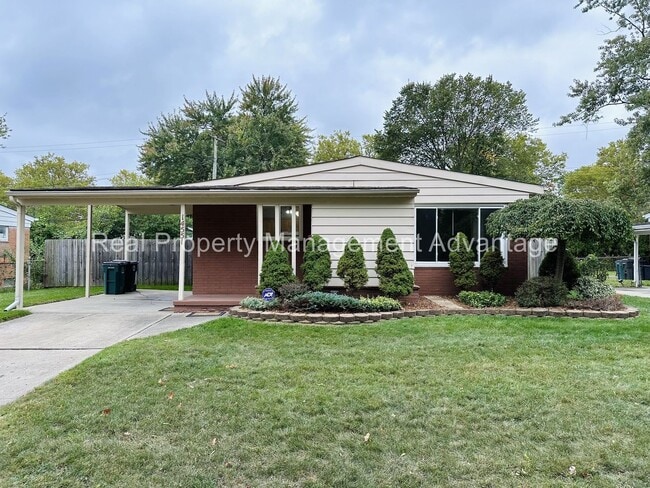 Building Photo - Oak Park Mid-Century Modern Beauty!