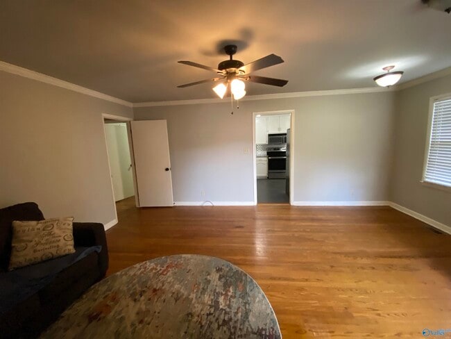Photo - 817 Chambers Dr NE