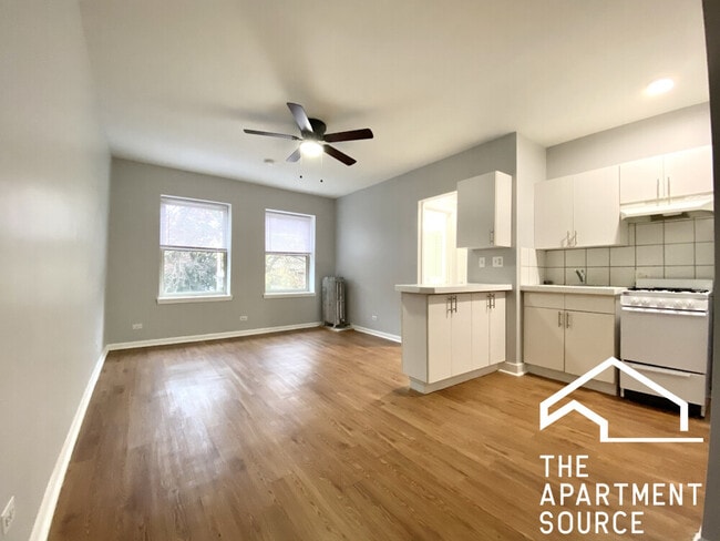 Building Photo - 4031 N Kenmore Ave Unit 203