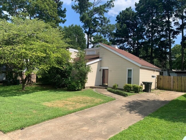 Building Photo - Under Repair