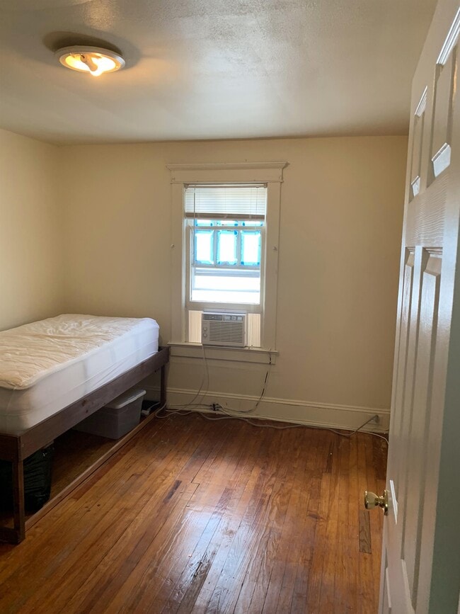Photo - 72 Huntington St