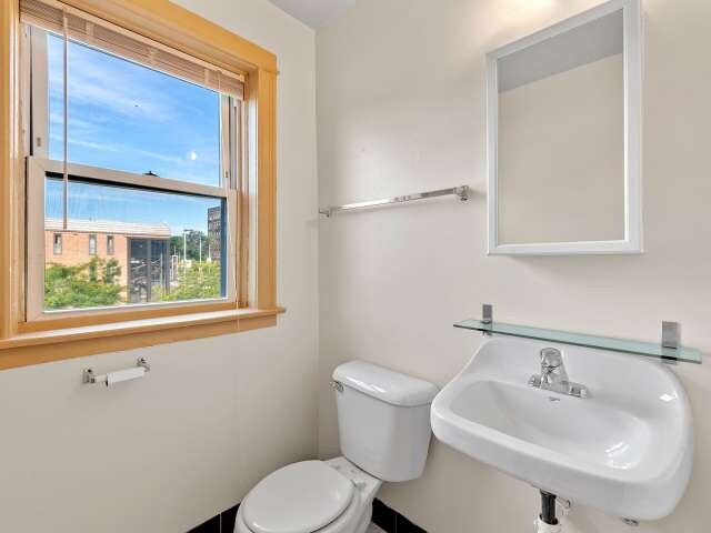 Photo - 2217 W Wisconsin Ave Unidad 06