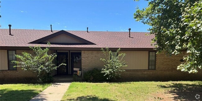 Building Photo - 1500 E Proctor Ave Rental