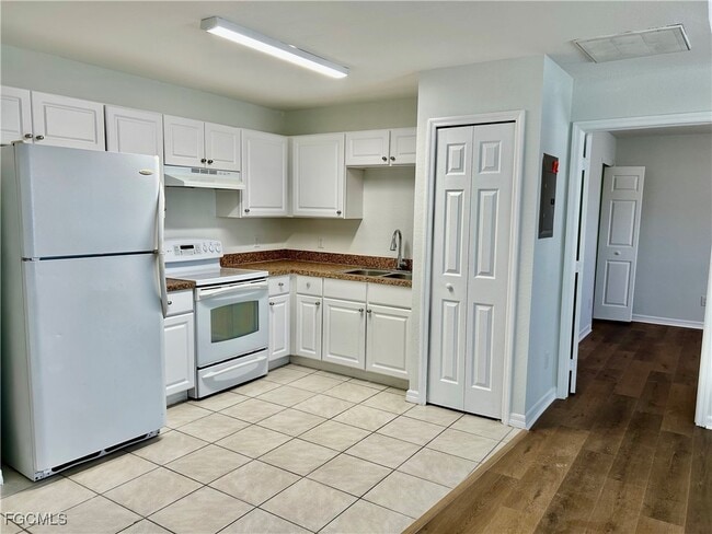 Photo - 2936 SE Santa Barbara Pl