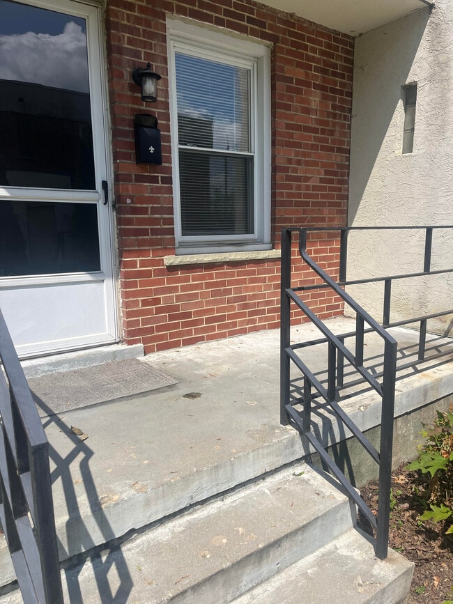 Building Photo - 1355 Ida Ave Unit A Rental