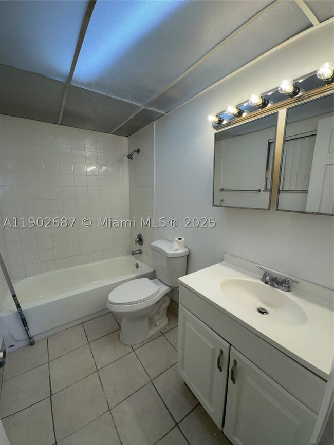 Building Photo - 1503 NW 207th St Unit 141