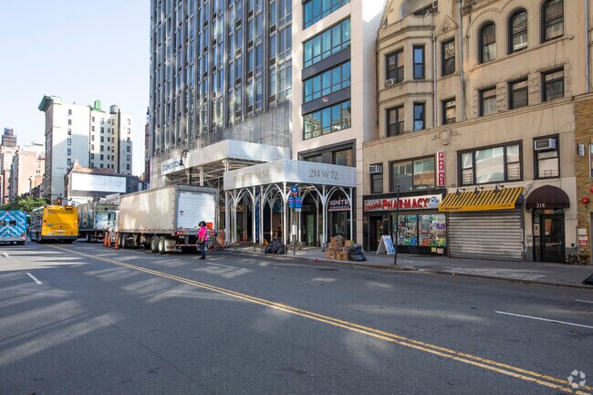 214 W 72nd St New York, NY 10023 - Parker West