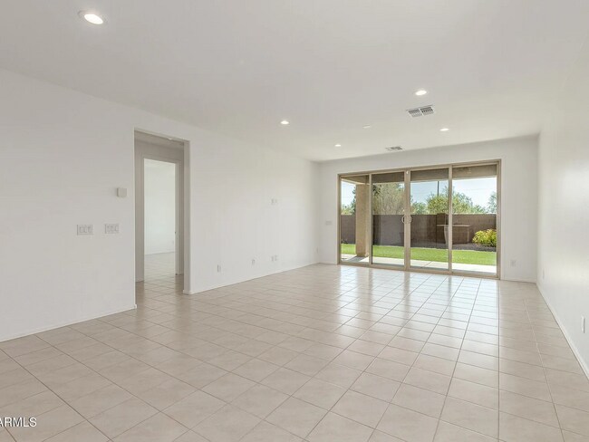 Photo - 637 S Lamar Pl
