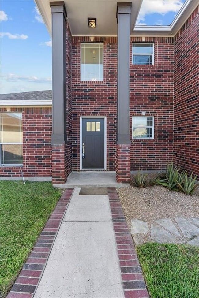 2421 Songbird Ln