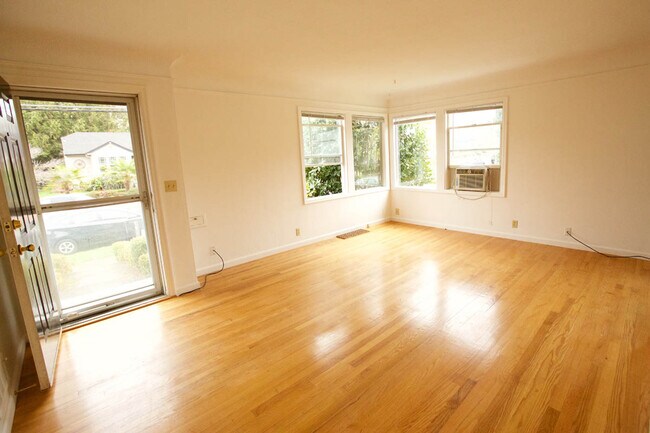 Living room - 1409 NE 71st Ave Unidad A