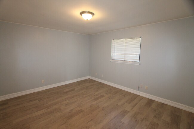 Photo - 2445 Thomasson Dr Unidad D