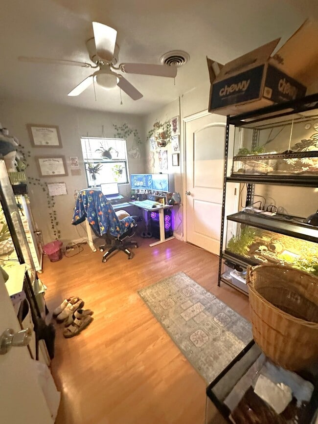 Photo - 410 Essex Dr