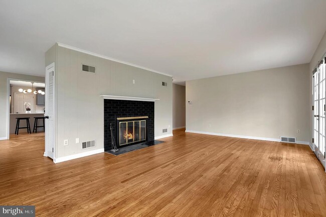 Photo - 719 Halstead Rd