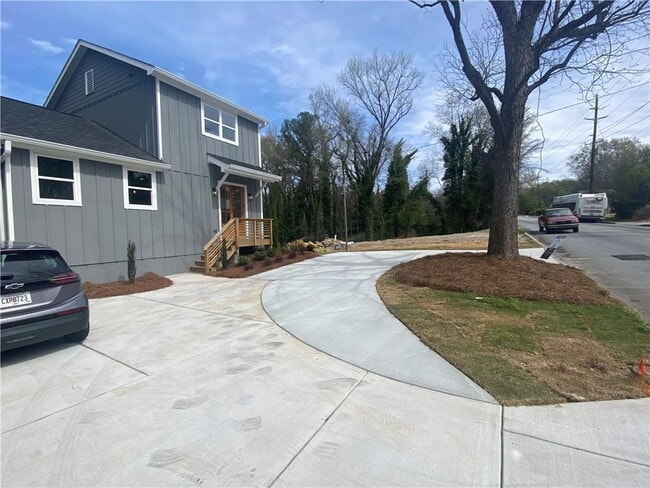 Photo - 1740 Bolton Rd NW