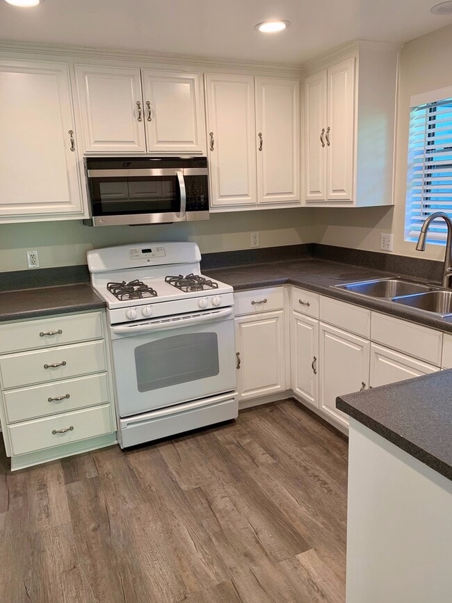 Photo - 381-381 1/2 Ramona Unidad 381 1/2 A