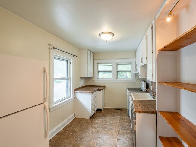 Photo - Howell Unit E