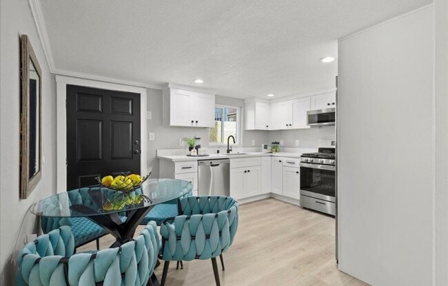 Photo - 3236 Helen St