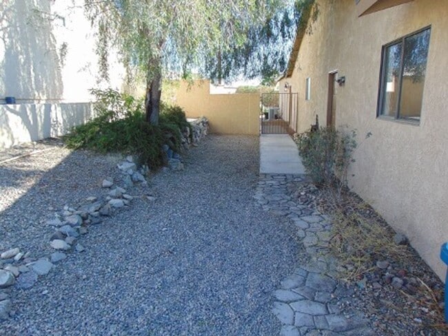 Photo - 2592 Beverly Glen Dr