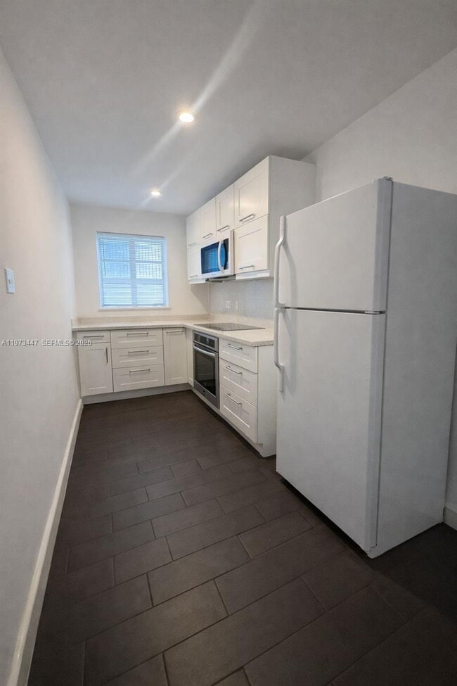 Building Photo - 7921 West Dr Unit 2