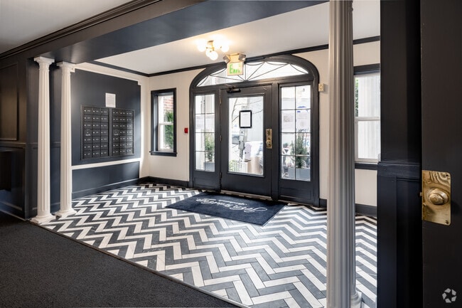 Photo - John Winthrop Apartments
