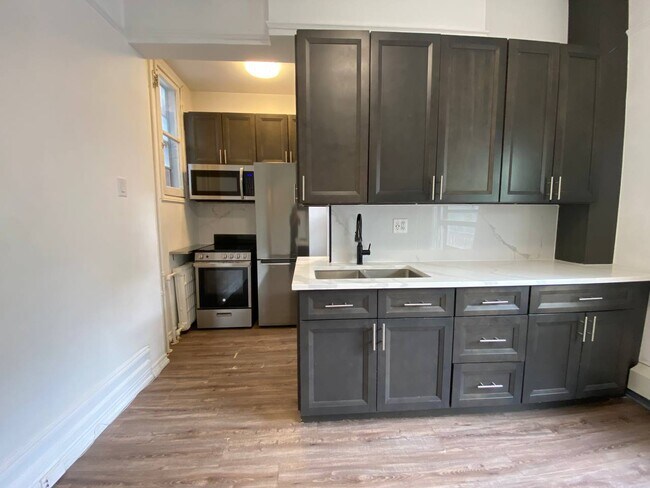 Photo - 455 Besserer St