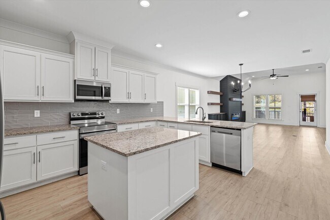 Photo - 655 Norman Ln