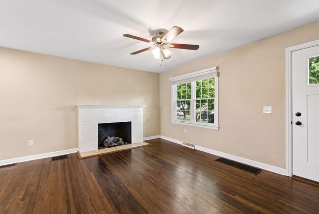 Photo - 557 E Royal Forest Blvd