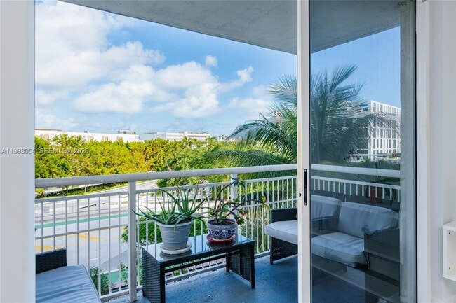 1688 West Ave Unit 305