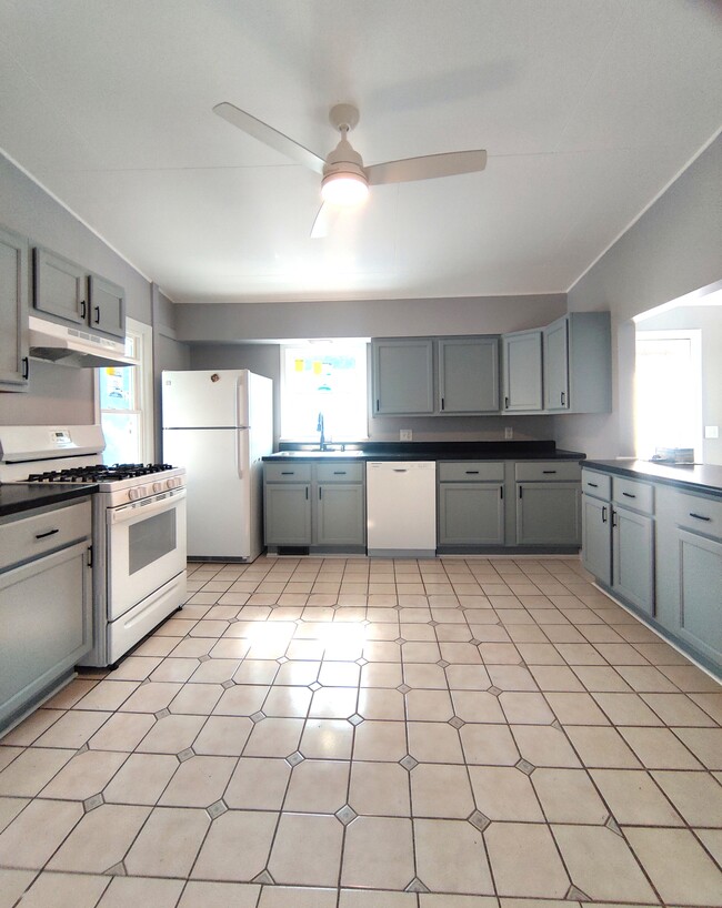 Photo - 903-1903 E Union St