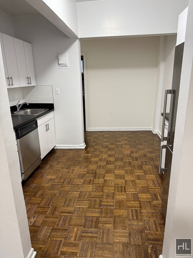 Photo - 3 AVENUE Unit 2