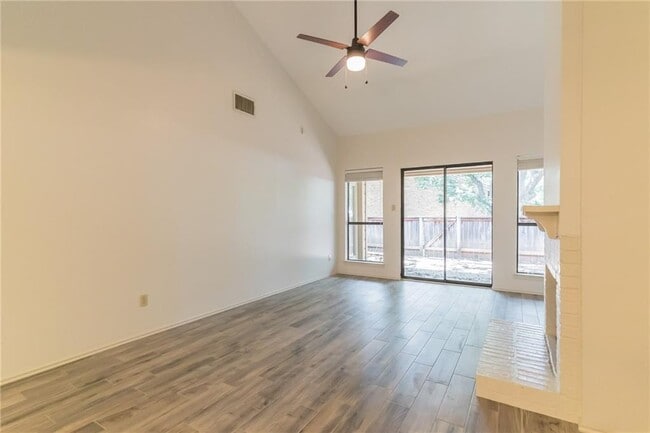 Photo - 7211 Lakewood Dr Unidad D-114