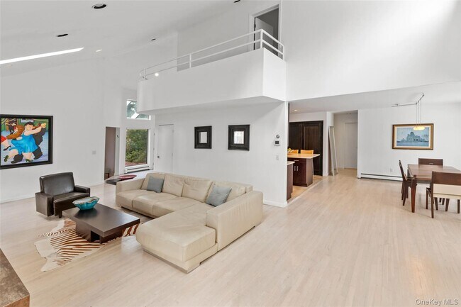 Photo - 9 The Registry